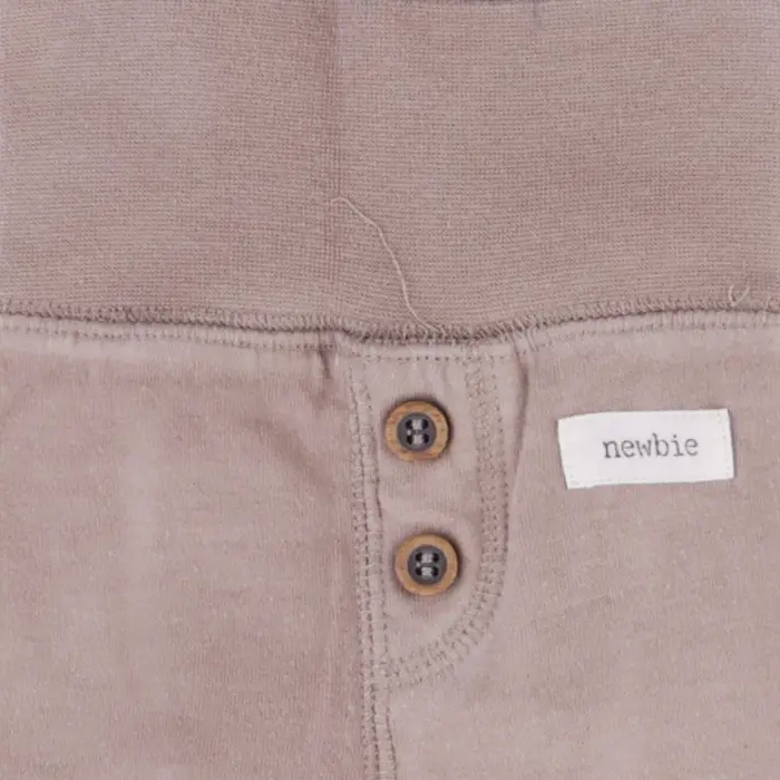 Newbie Housut 44 cm close up preview