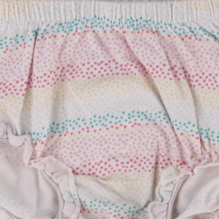 H&M Shorts 68 cm close up preview
