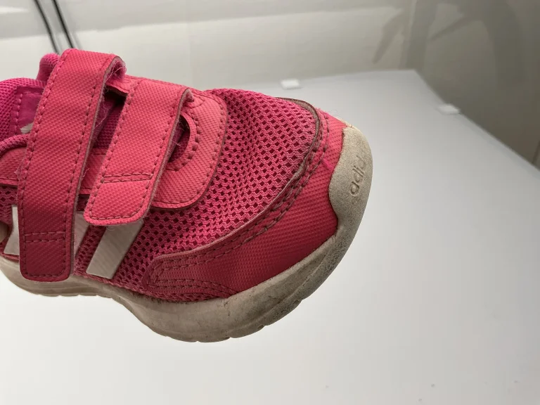 Adidas Kengät EU 24 defect 1