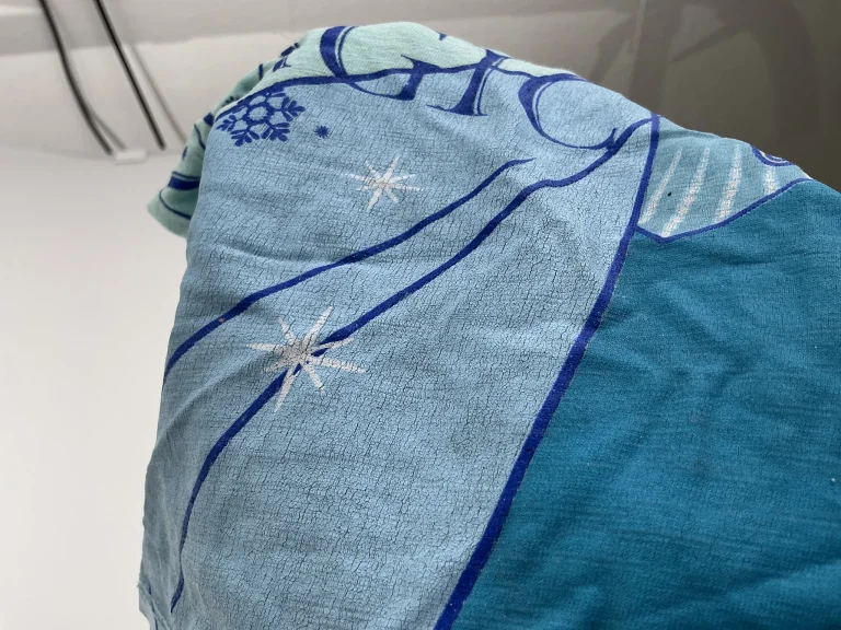 Disney T-paita 116 cm defect 1